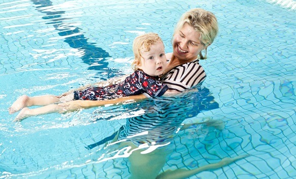 What can I expect from my 2 yr old at swimming